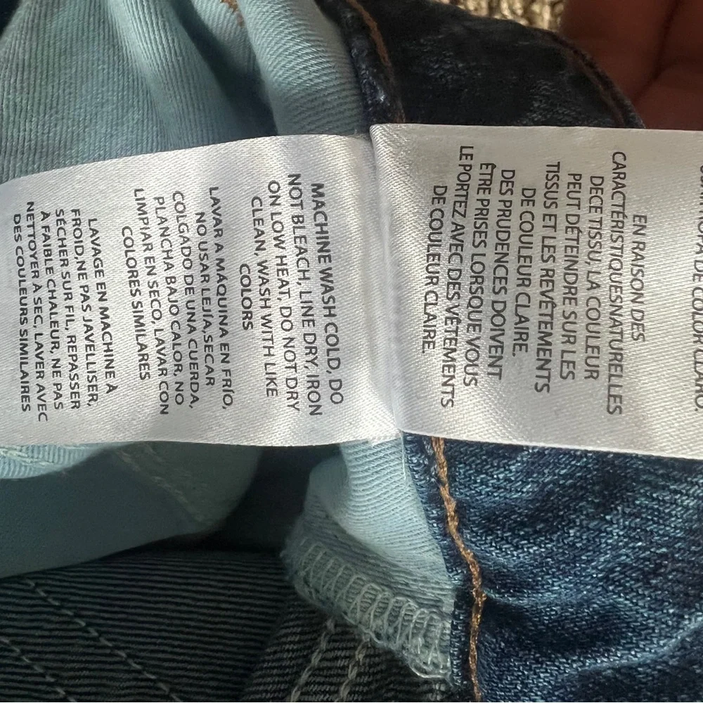 Reformation Charlee Low Rise Straight Leg Short Jeans In Blue Maggiore. Size 30S - Picture 14 of 15